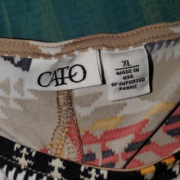 Tribal Print Earth Tones Top - Picture 2 of 4